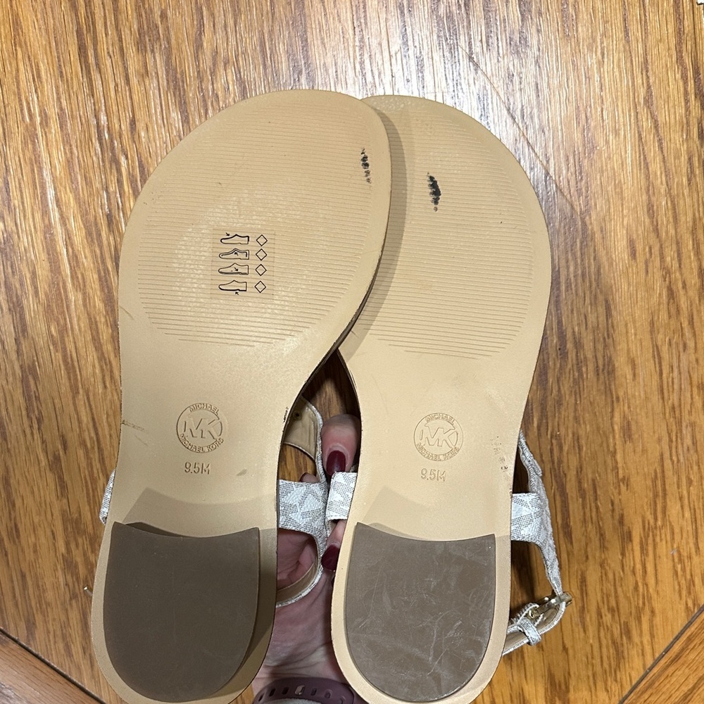 *MICHAEL KORS* Cream x Tan Logo Print MK Plate Sandals Size 9.5 - Picture 10 of 13
